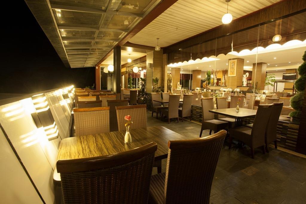 Grand Rocky Hotel Bukittinggi Exterior foto