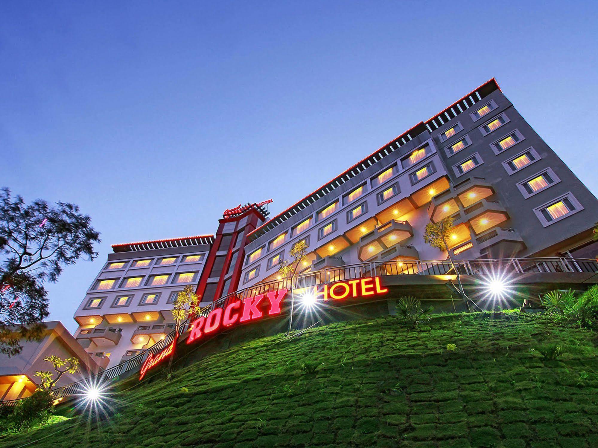 Grand Rocky Hotel Bukittinggi Exterior foto