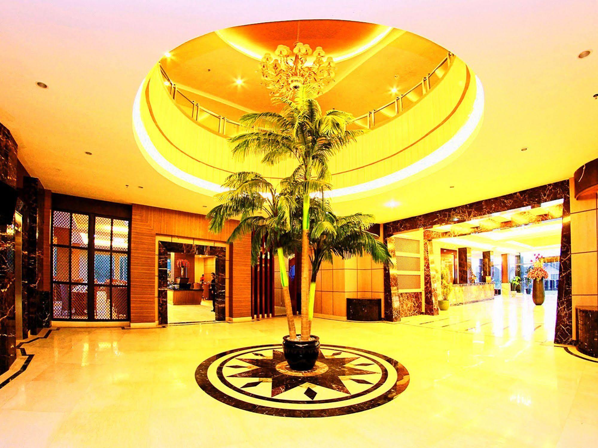 Grand Rocky Hotel Bukittinggi Exterior foto