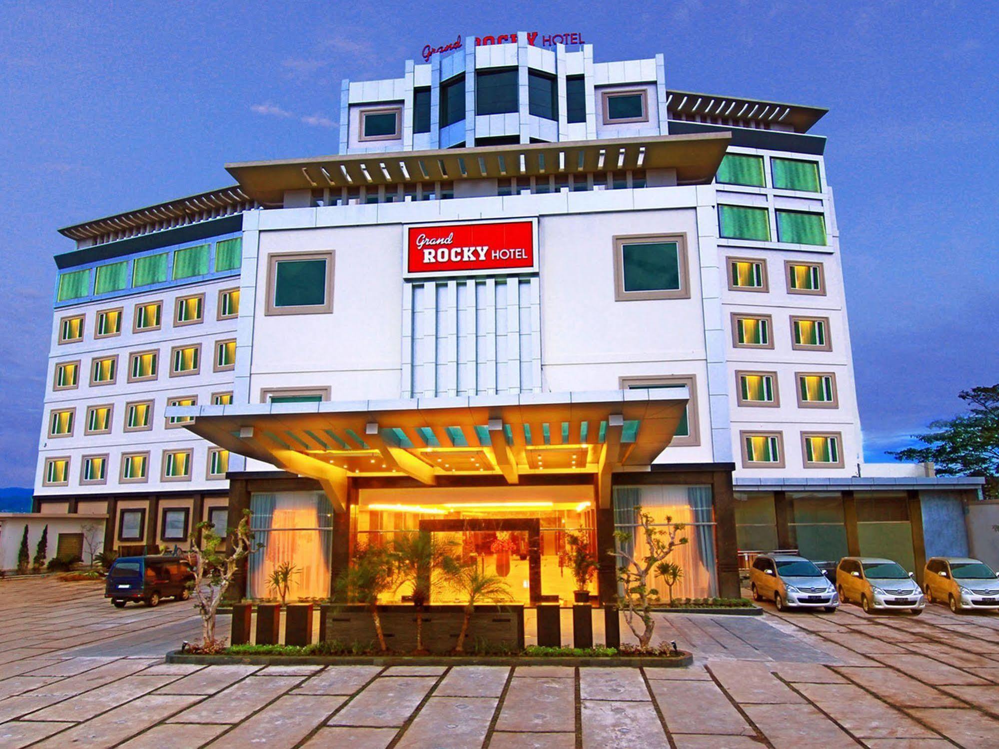 Grand Rocky Hotel Bukittinggi Exterior foto