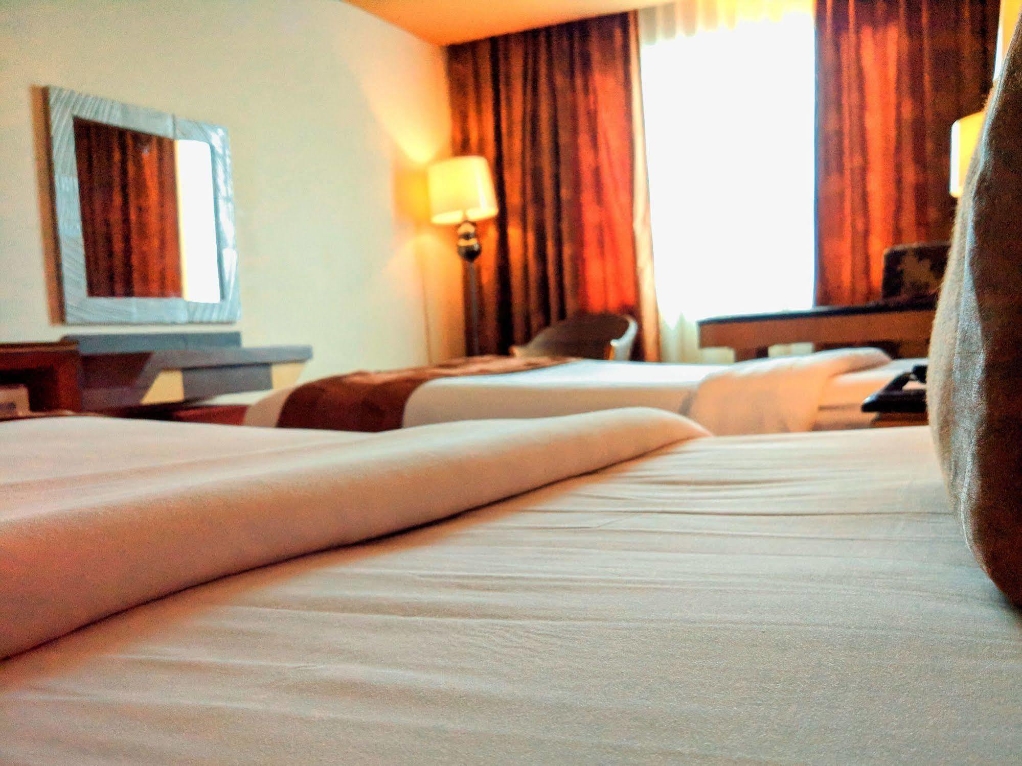 Grand Rocky Hotel Bukittinggi Exterior foto
