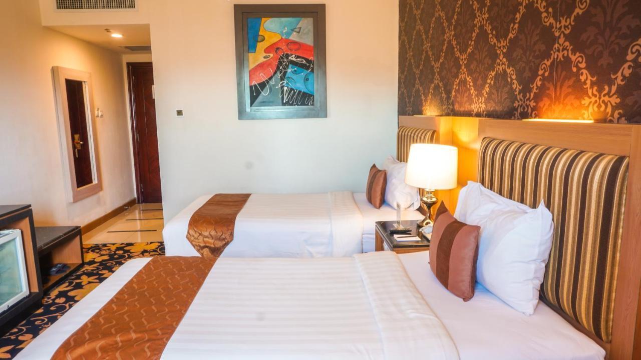 Grand Rocky Hotel Bukittinggi Exterior foto