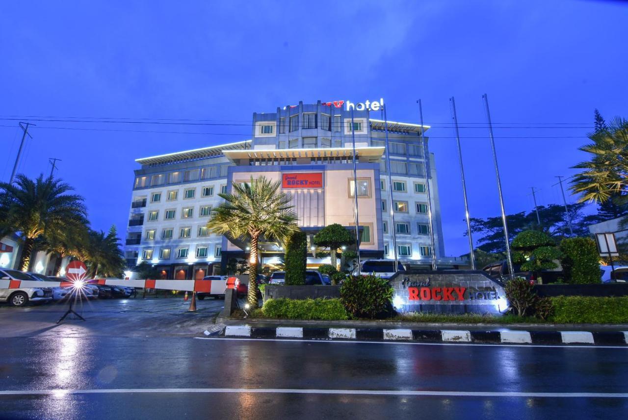 Grand Rocky Hotel Bukittinggi Exterior foto