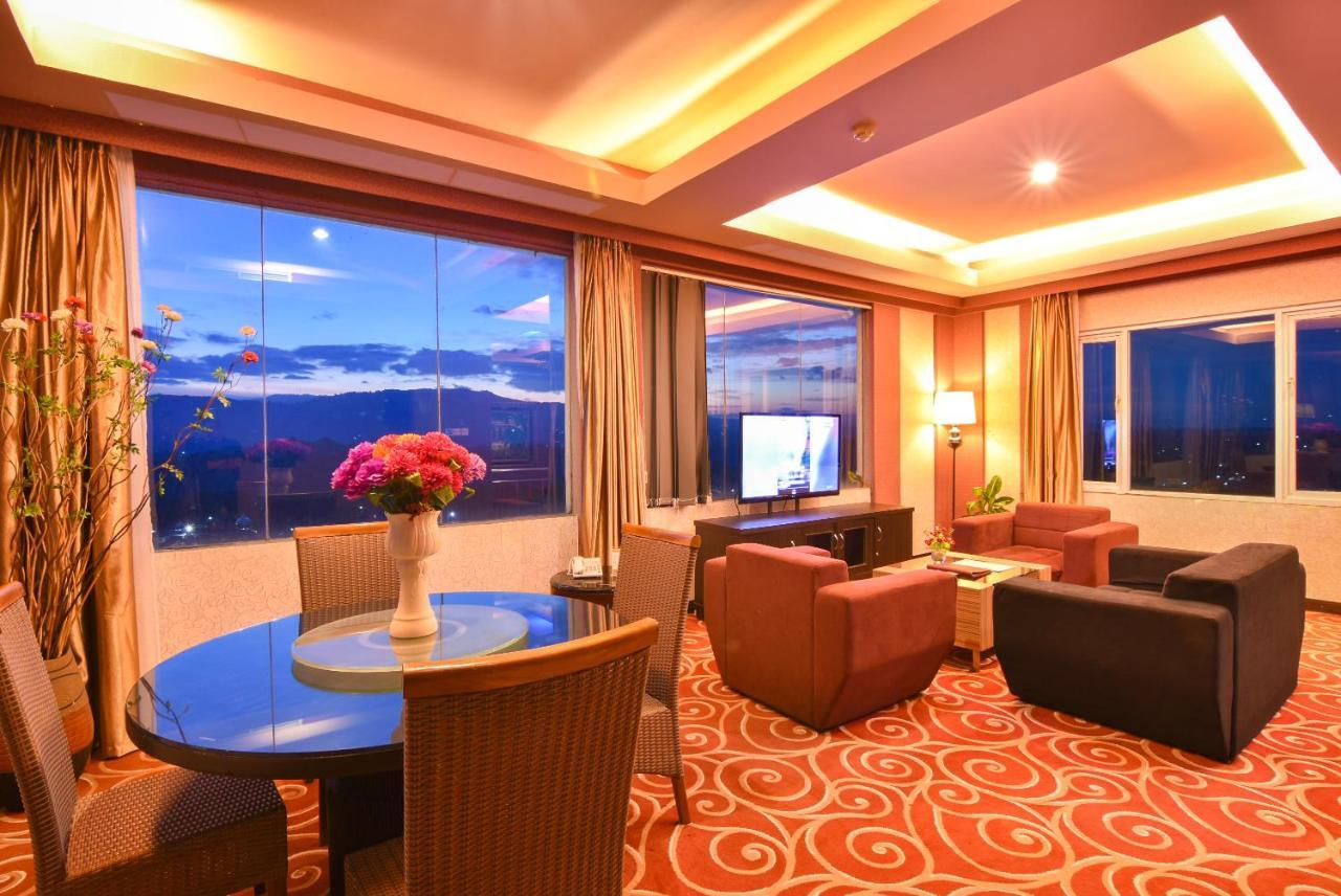 Grand Rocky Hotel Bukittinggi Exterior foto