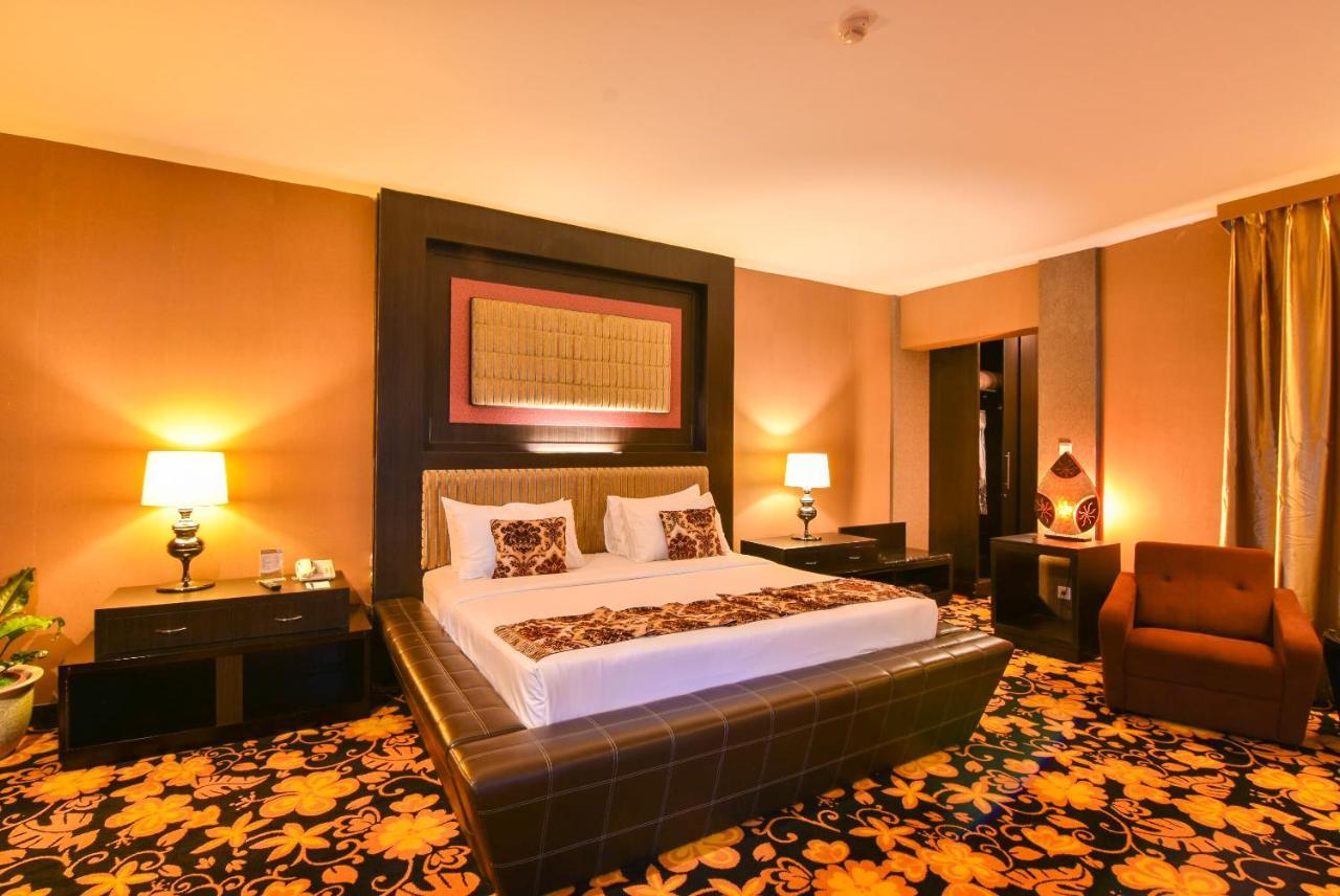 Grand Rocky Hotel Bukittinggi Exterior foto