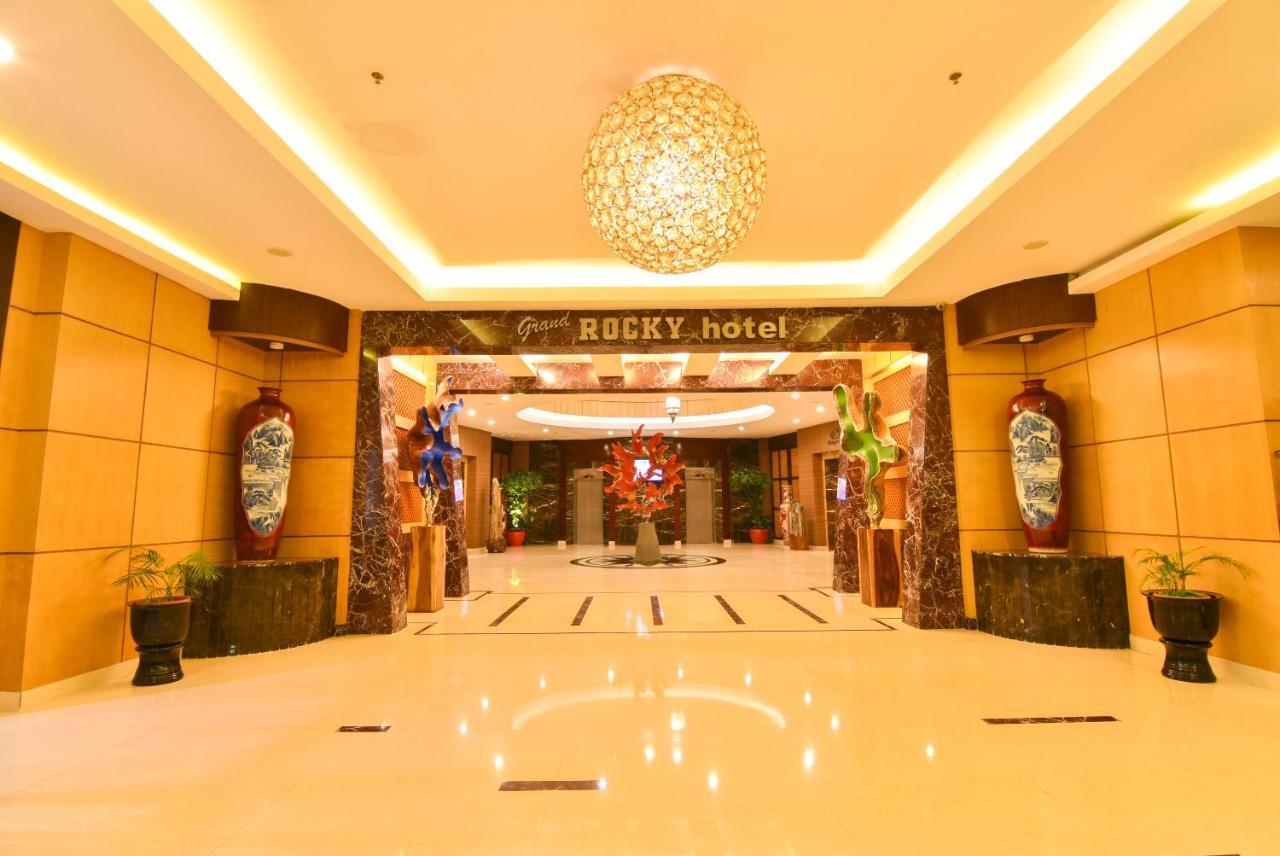 Grand Rocky Hotel Bukittinggi Exterior foto
